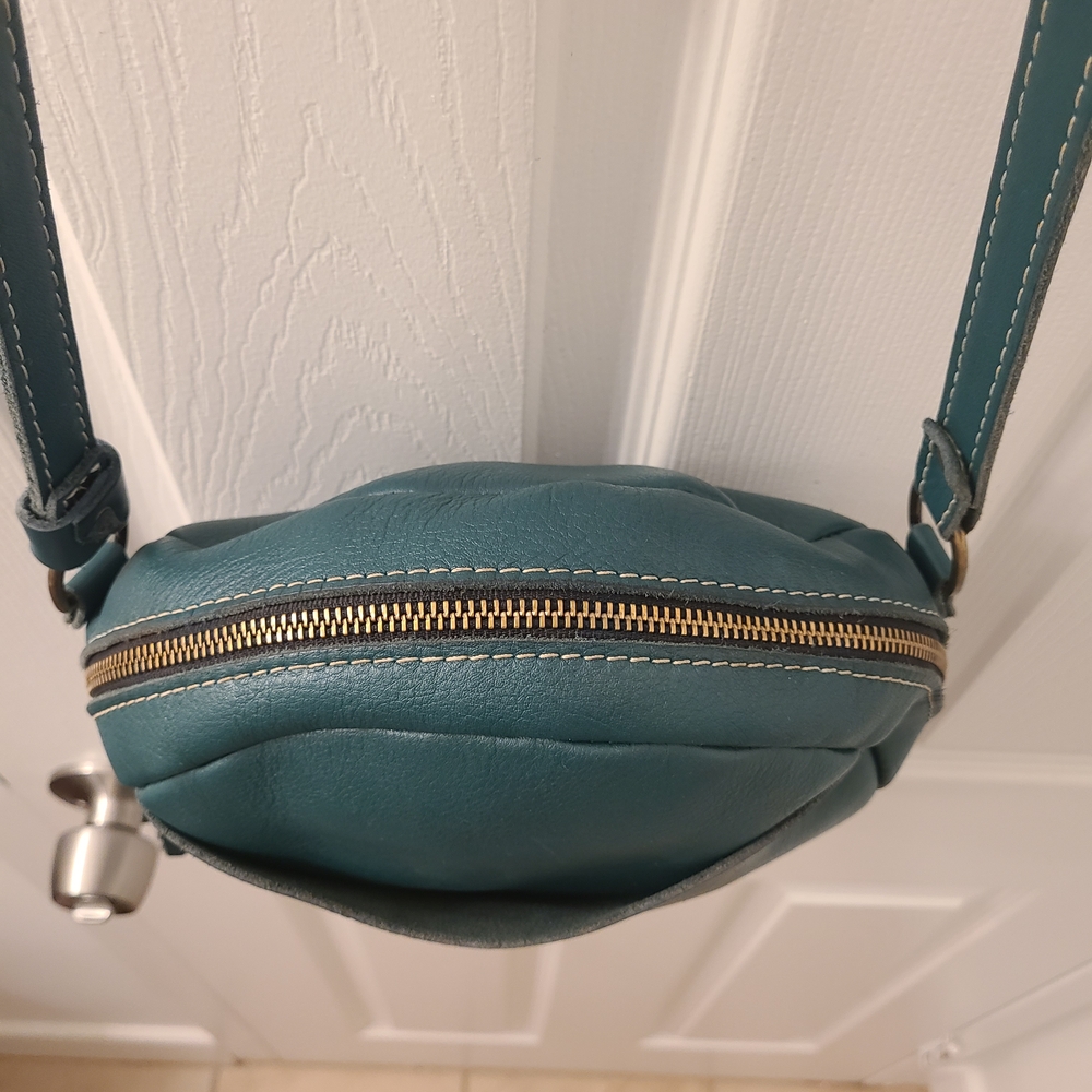 Portland Leather Women's Round Teal Bag Pristine Like New Discontinued Color - Picture 2 of 8